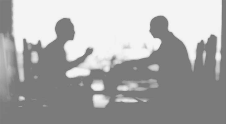 2 man communicating in a blurred photo