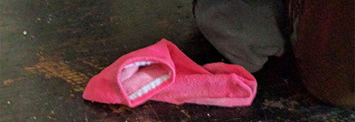 pareidolia, ağzı açık gibi görünen çorap